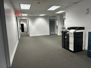 33 SW 2nd Ave, Miami, FL à louer Photo intérieure– Image 1 sur 4