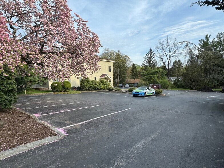 1221 W Chester Pike, West Chester, PA à louer - Photo de l’immeuble – Image 2 sur 24
