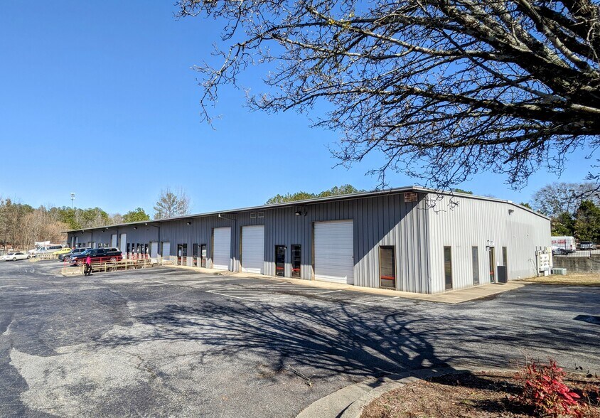 925 Cripple Creek Dr, Lawrenceville, GA à louer - Photo de l’immeuble – Image 1 sur 15