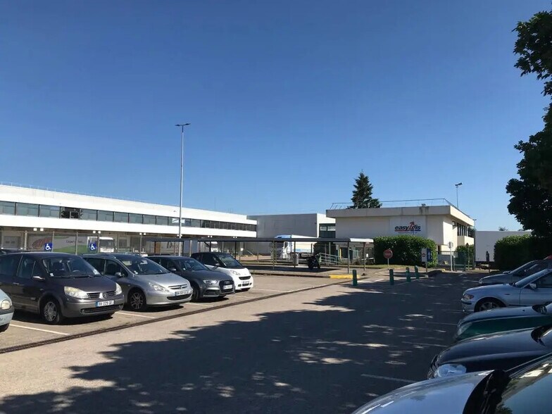 Industriel/Logistique dans Auxerre à louer - Photo de l’immeuble – Image 3 sur 8
