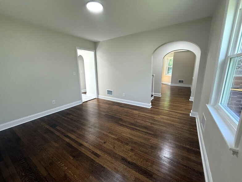 2013 Peters Creek Rd NW, Roanoke, VA à vendre - Photo de l’immeuble – Image 3 sur 12
