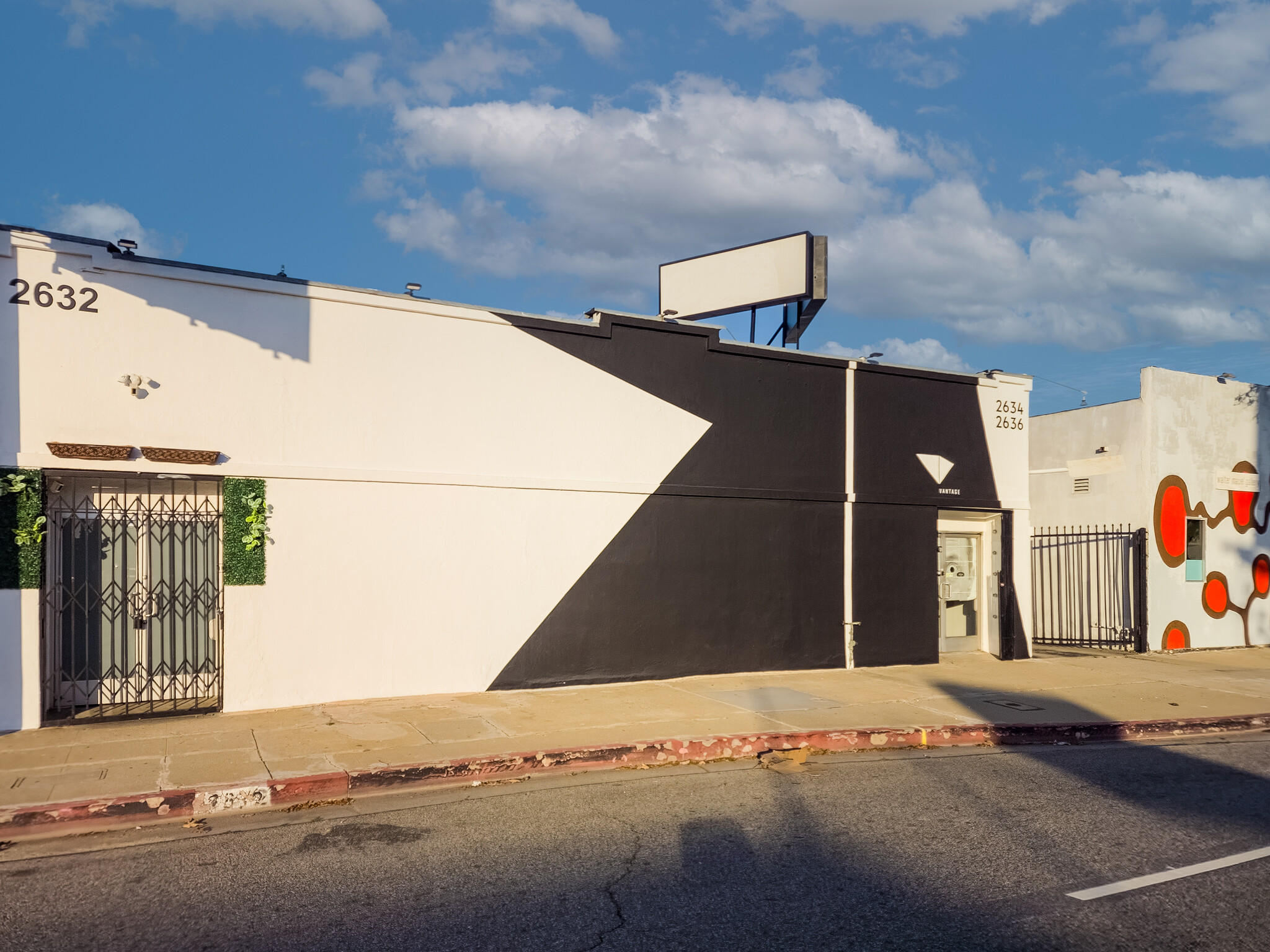 2632 S La Cienega Blvd, Los Angeles, CA à louer Photo de l’immeuble– Image 1 sur 10