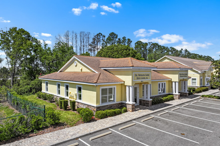 934 Cypress Village Blvd, Sun City Center, FL à vendre - Photo de l’immeuble – Image 3 sur 44