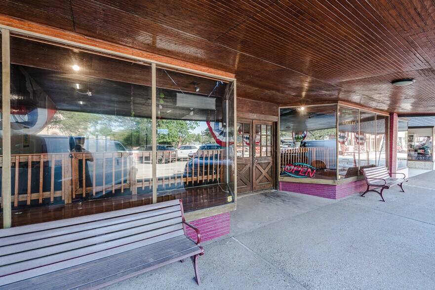 114 S Commerce St, Lockhart, TX à vendre - Photo de l’immeuble – Image 3 sur 16