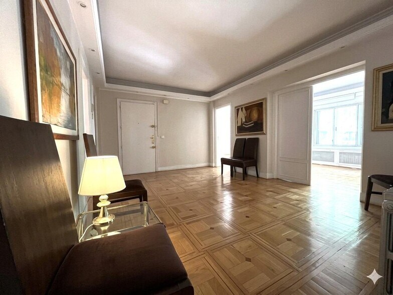 Immeuble residentiel dans Madrid, Madrid à vendre - Photo intérieure – Image 2 sur 6