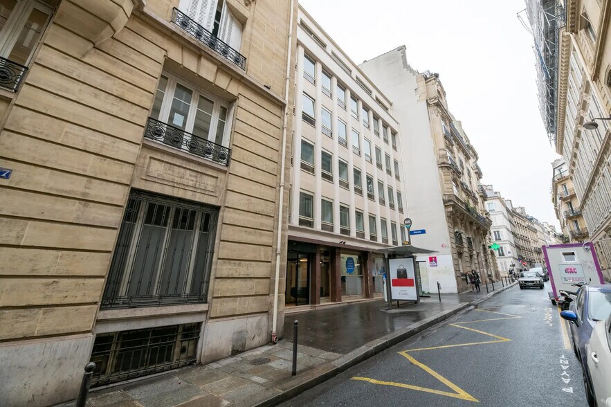 29 Rue Blanche, Paris à louer - Photo de l’immeuble – Image 2 sur 10