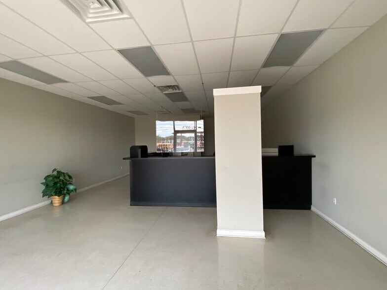 1700 N Gloster St, Tupelo, MS à louer - Photo de l’immeuble – Image 3 sur 4