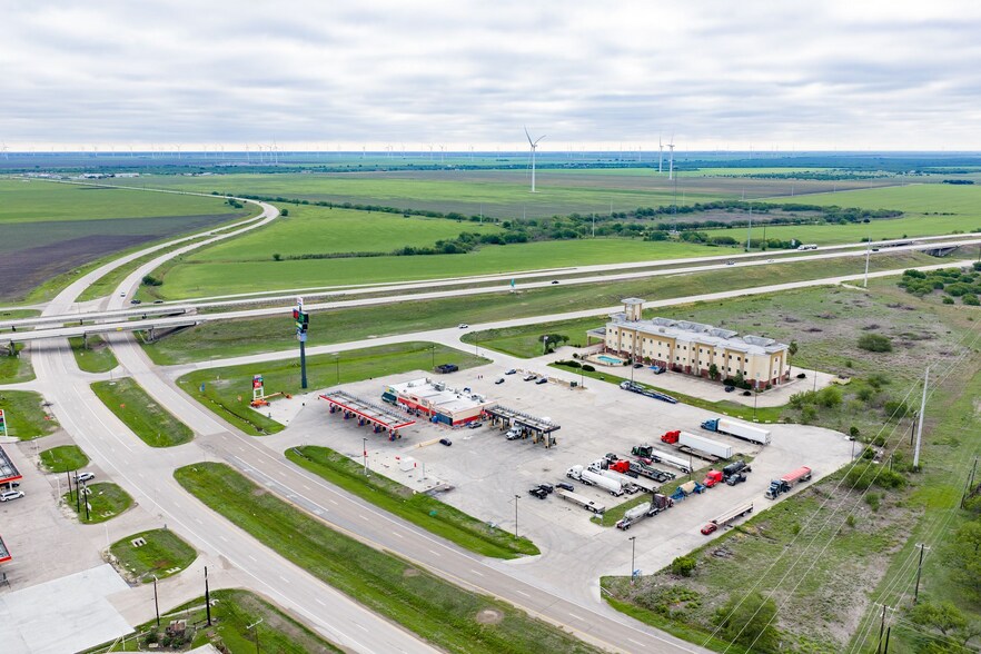 10538 N Highway 359, Mathis, TX à vendre - Photo principale – Image 1 sur 5