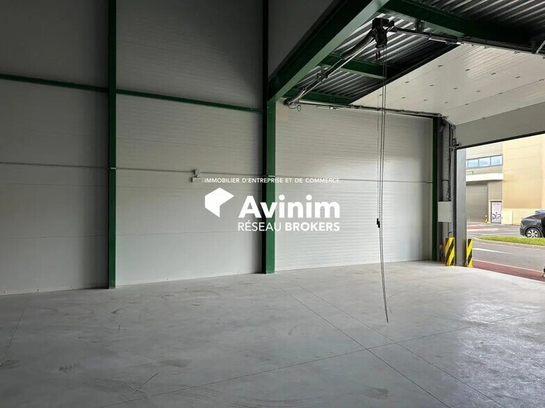 Industriel/Logistique dans Bernes-sur-Oise à louer - Photo de l’immeuble – Image 3 sur 6