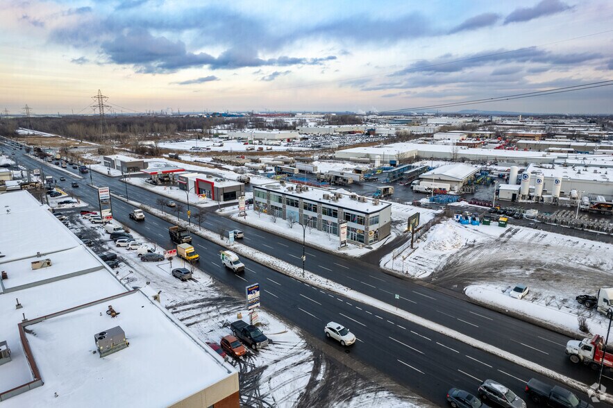 8030-8060 Boul Henri-Bourassa E, Montréal, QC à vendre - Aérien – Image 2 sur 4