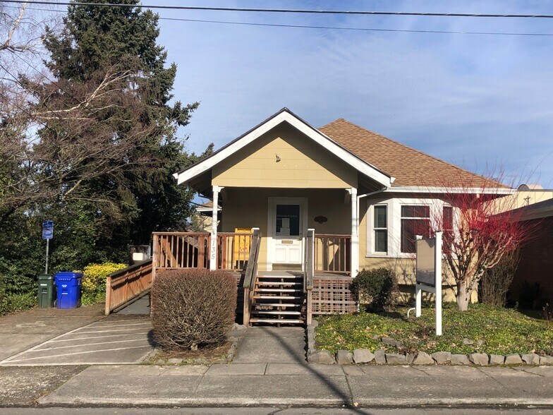 135 NW 1st St, Gresham, OR à louer - Photo de l’immeuble – Image 1 sur 11