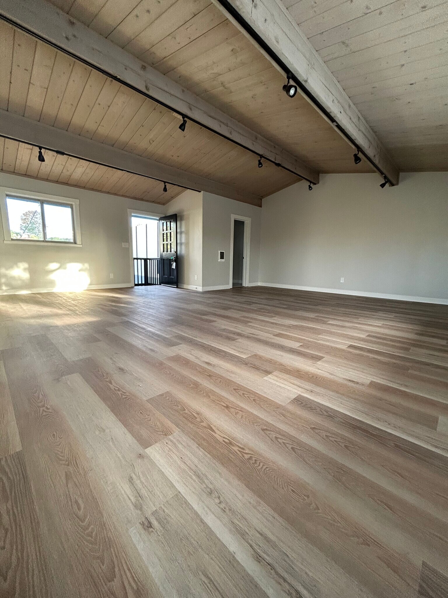 5666-5668 La Jolla Blvd, La Jolla, CA à louer Photo principale– Image 1 sur 3