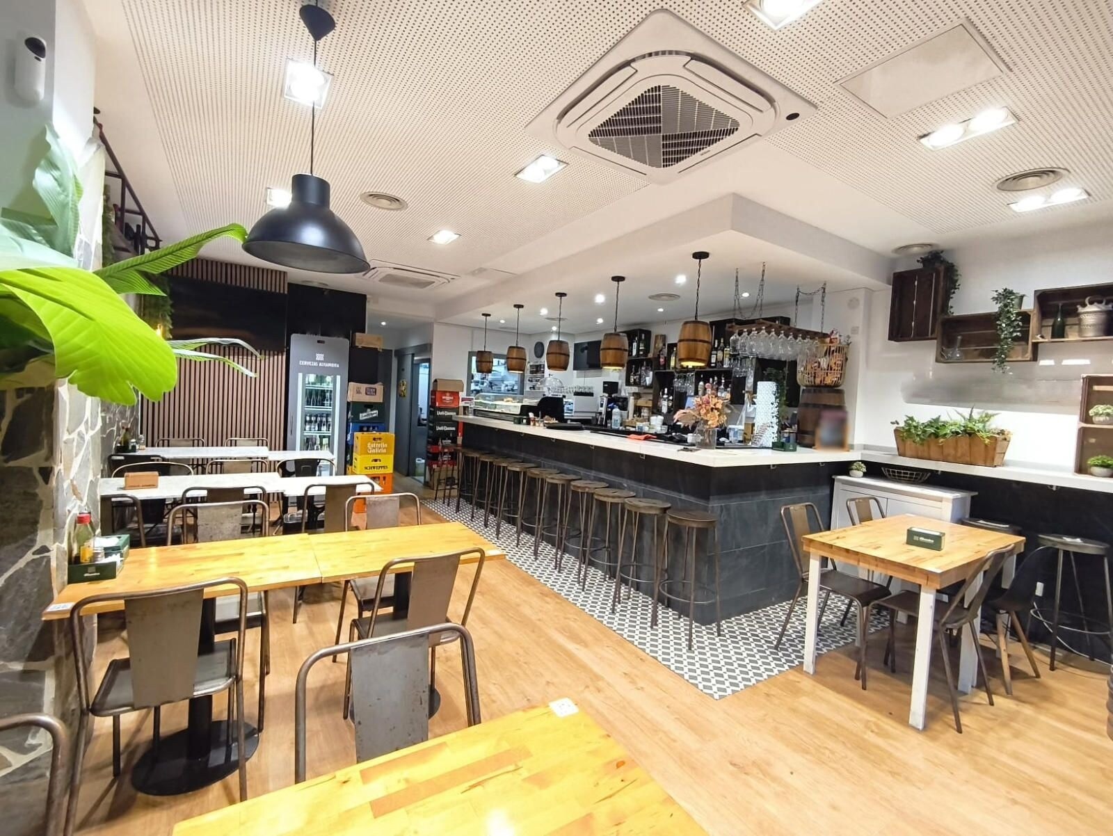 Local commercial dans Barcelone, Barcelona à louer Photo intérieure– Image 1 sur 13