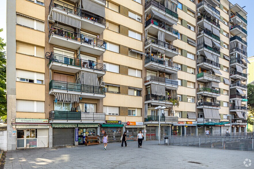 Local commercial dans Rubí, Barcelona à louer - Photo de l’immeuble – Image 2 sur 5