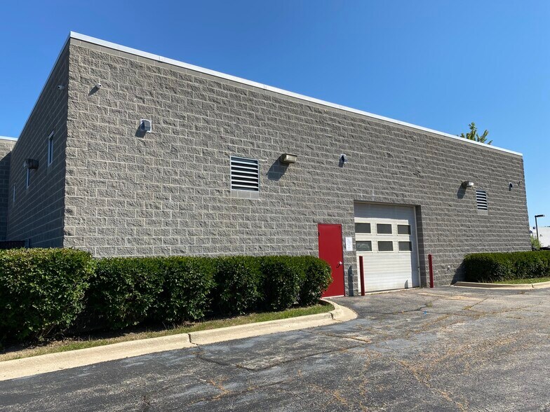 855 E Grand Ave, Lake Villa, IL à louer - Photo de l’immeuble – Image 2 sur 36