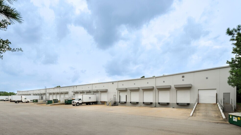 560 Atlanta S Pky, College Park, GA à louer - Photo de l’immeuble – Image 3 sur 19