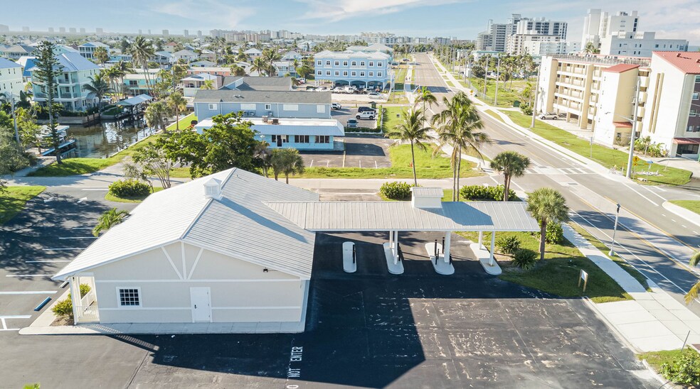 6061 Estero Blvd, Fort Myers, FL à vendre - Photo de l’immeuble – Image 2 sur 61