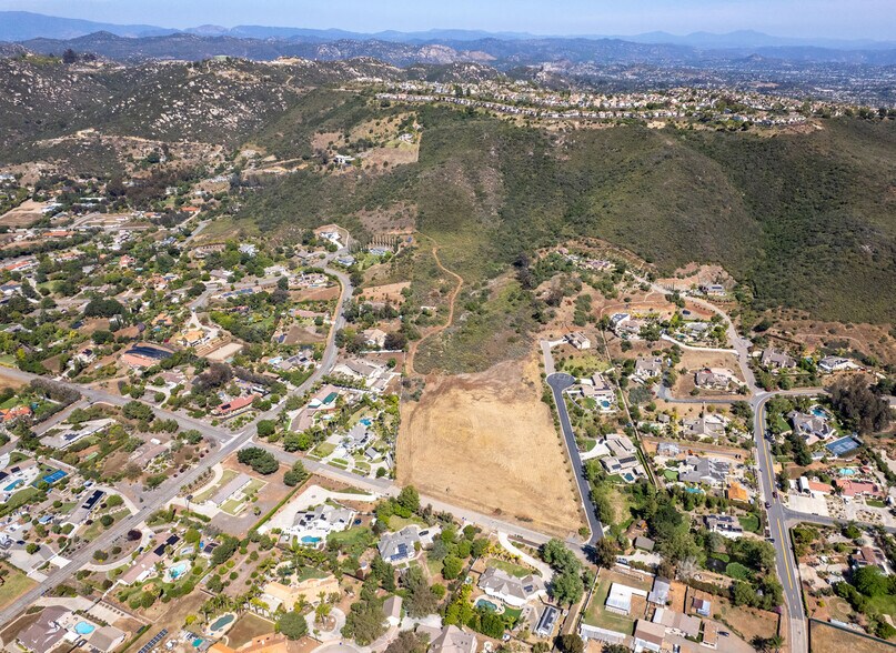 1655 Marilyn Ln, San Marcos, CA à vendre - Photo de l’immeuble – Image 3 sur 12