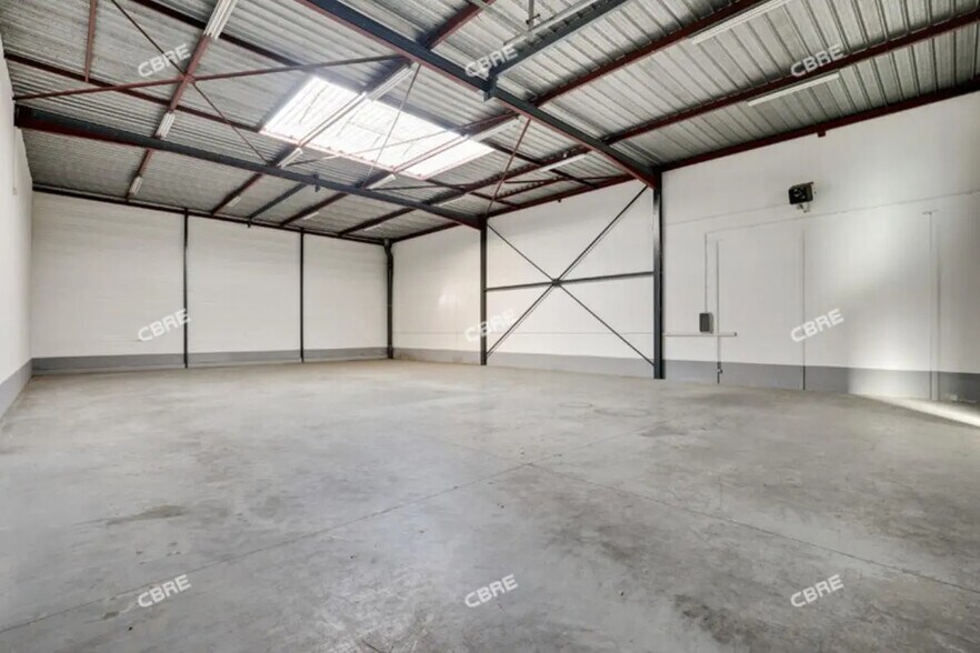 Bureau dans Chilly-Mazarin à louer - Photo de l’immeuble – Image 3 sur 11