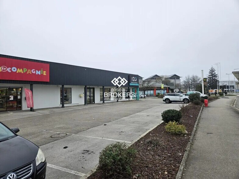 2 Boulevard John Kennedy, Bourg-en-Bresse à louer - Photo de l’immeuble – Image 1 sur 7