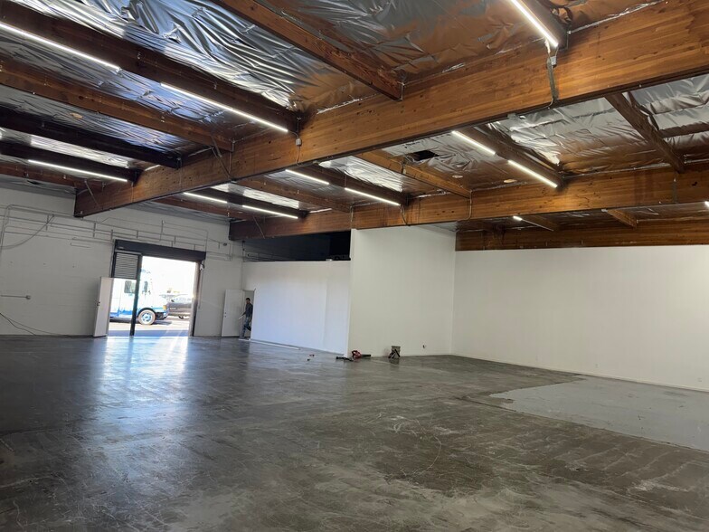 9830 San Fernando Rd, Pacoima, CA à louer - Photo de l’immeuble – Image 2 sur 9