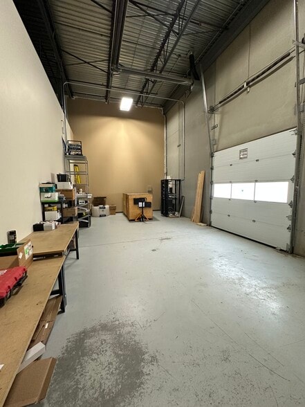 11071-11095 48 St SE, Calgary, AB à louer - Photo de l’immeuble – Image 3 sur 11