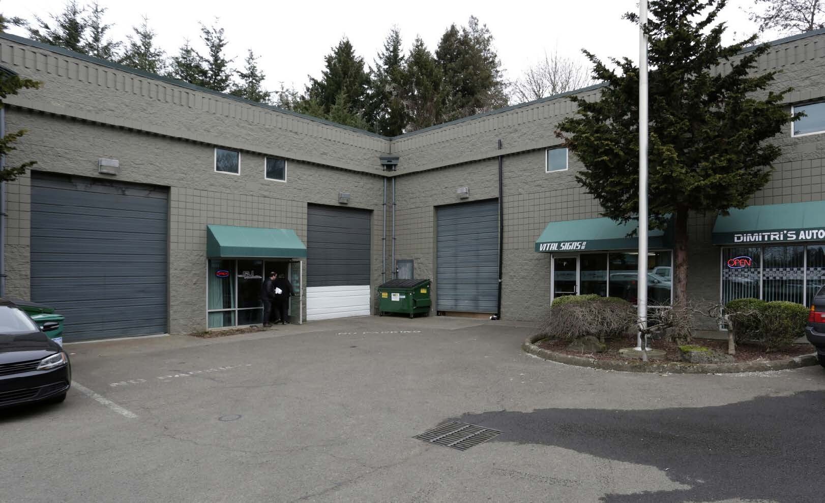 14200 SE McLoughlin Blvd, Portland, OR à louer Photo de l’immeuble– Image 1 sur 1