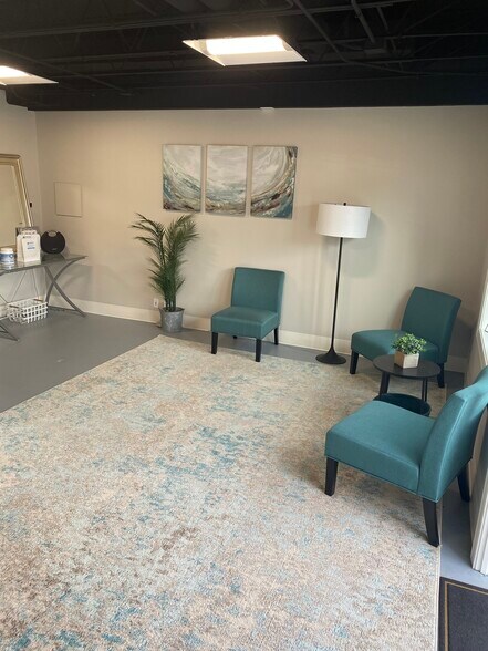 701 E High St, Charlottesville, VA à louer - Photo de l’immeuble – Image 3 sur 5