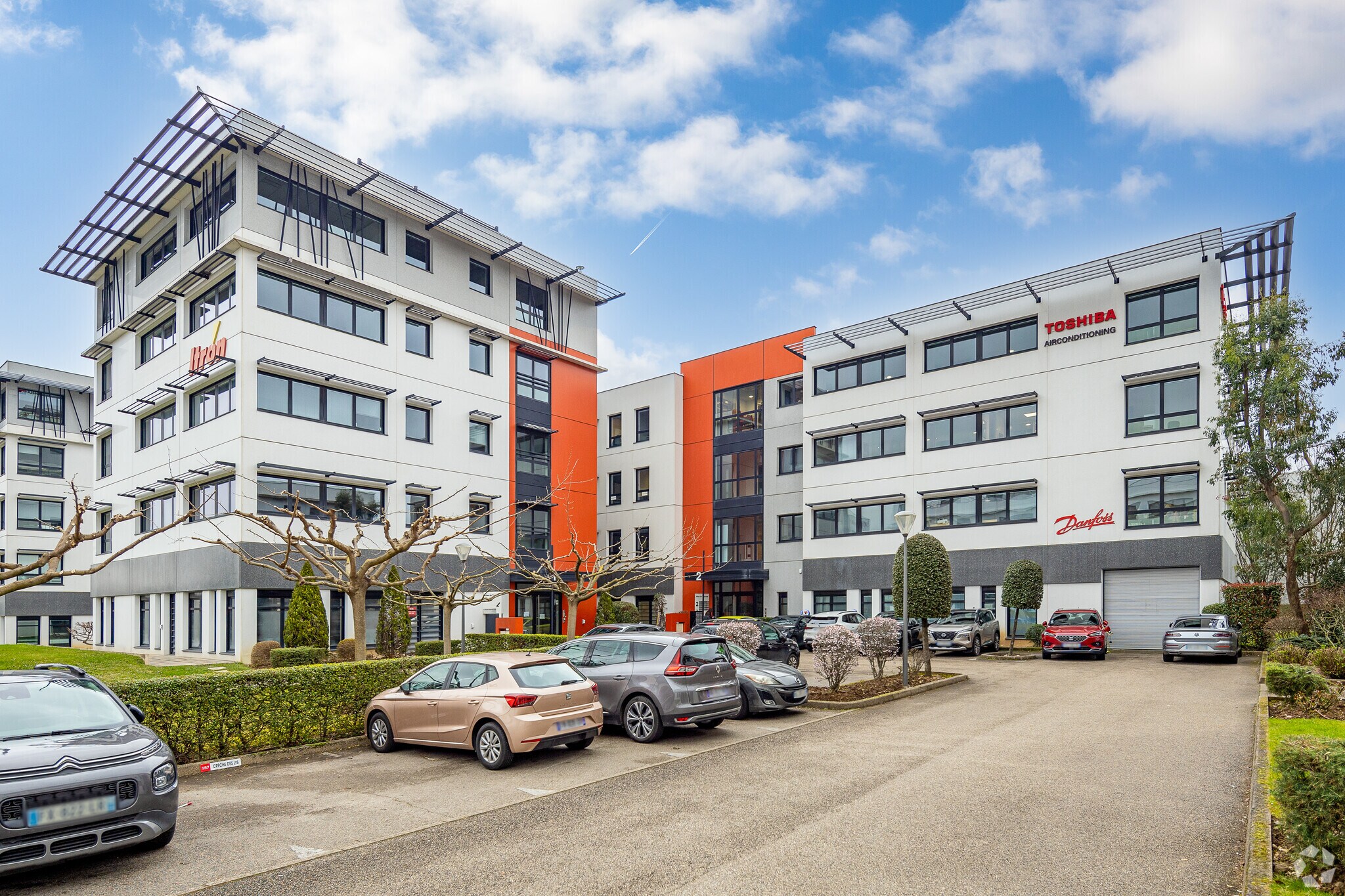 Bureau dans Saint-Priest à louer Photo principale– Image 1 sur 3