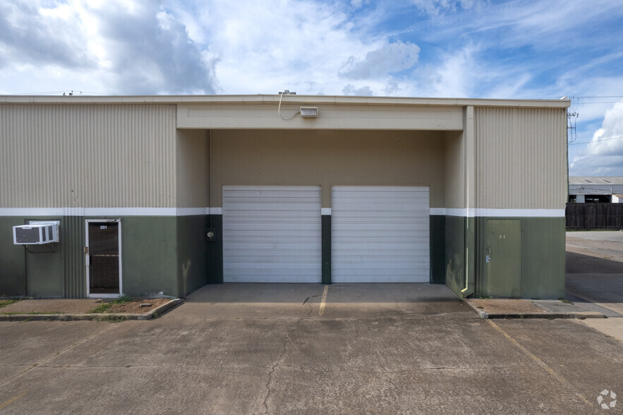 1499 N Post Oak Rd, Houston, TX à louer - Photo de l’immeuble – Image 3 sur 9