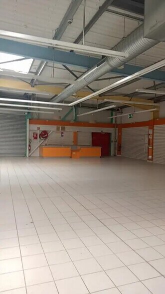 Local commercial dans Le Mans à louer - Photo de l’immeuble – Image 3 sur 4