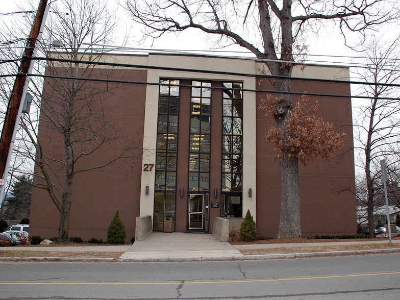27 Hospital Ave, Danbury, CT à vendre - Photo de l’immeuble – Image 1 sur 2