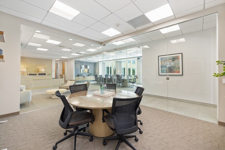 120 Vantis, Aliso Viejo, CA à louer - Photo de l’immeuble – Image 3 sur 10