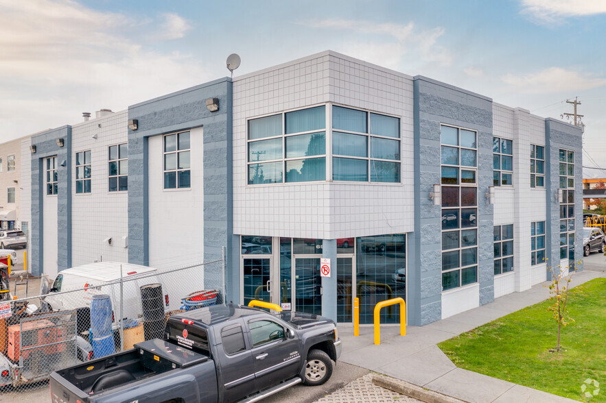 6991 Curragh Av, Burnaby, BC à louer - Photo principale – Image 1 sur 14