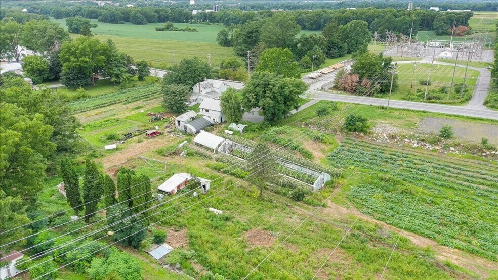 822 Ritner Hwy, Shippensburg, PA à vendre - Photo de l’immeuble – Image 3 sur 13