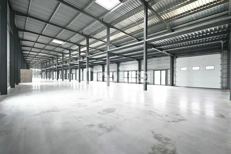 Local d'activités dans Bourgoin-Jallieu à vendre - Photo de l’immeuble – Image 1 sur 12