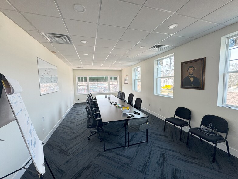 52-54 Broadway, Greenlawn, NY à louer - Photo de l’immeuble – Image 1 sur 16
