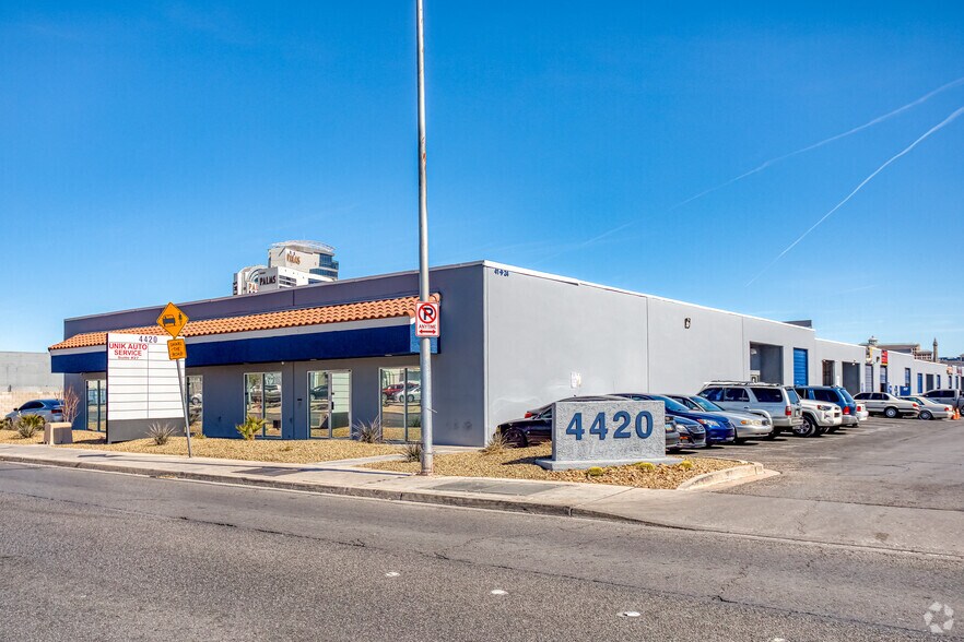 4420 Arville St, Las Vegas, NV à louer - Photo de l’immeuble – Image 3 sur 5