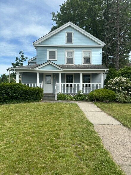 58 E Main St, Plainville, CT à louer - Photo de l’immeuble – Image 1 sur 12