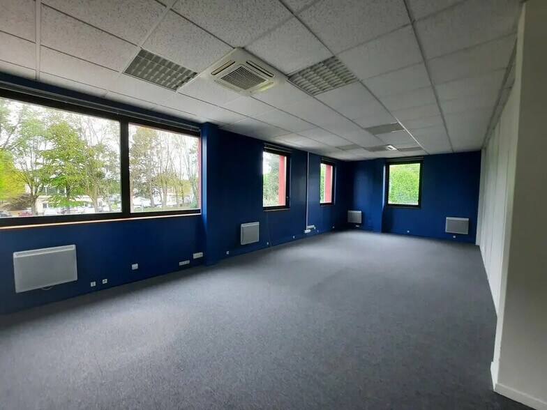 Bureau dans Mont-Saint-Aignan à louer - Photo de l’immeuble – Image 2 sur 12