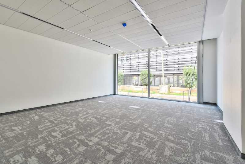 2 Rue Stephenson, Montigny-le-Bretonneux à louer - Photo de l’immeuble – Image 2 sur 15