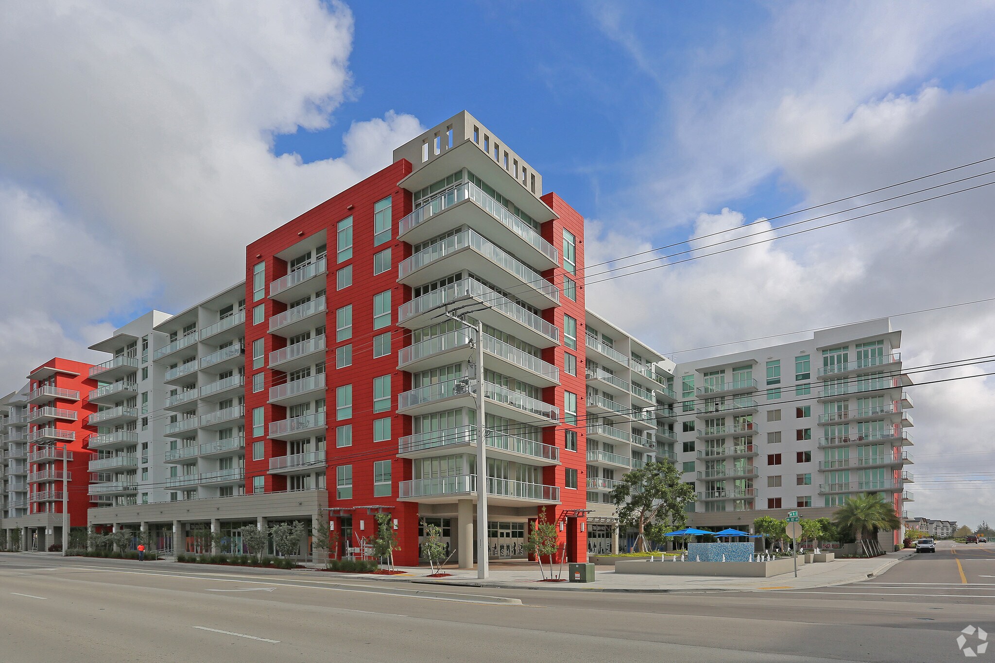 7885 NW 107th Ct, Doral, FL à louer Photo de l’immeuble– Image 1 sur 4