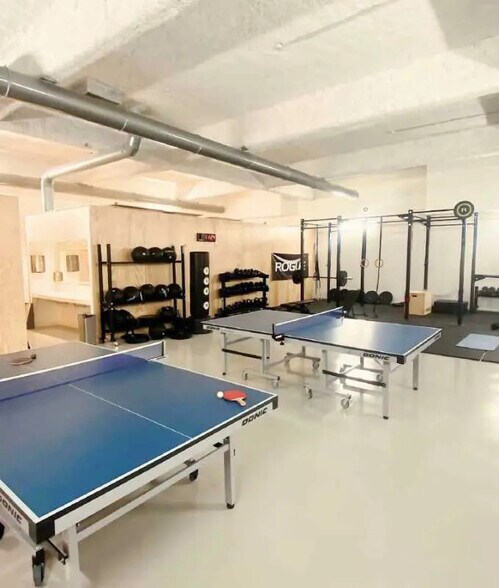 1 Rue De Saint-Pétersbourg, Paris à louer - Photo de l’immeuble – Image 3 sur 6