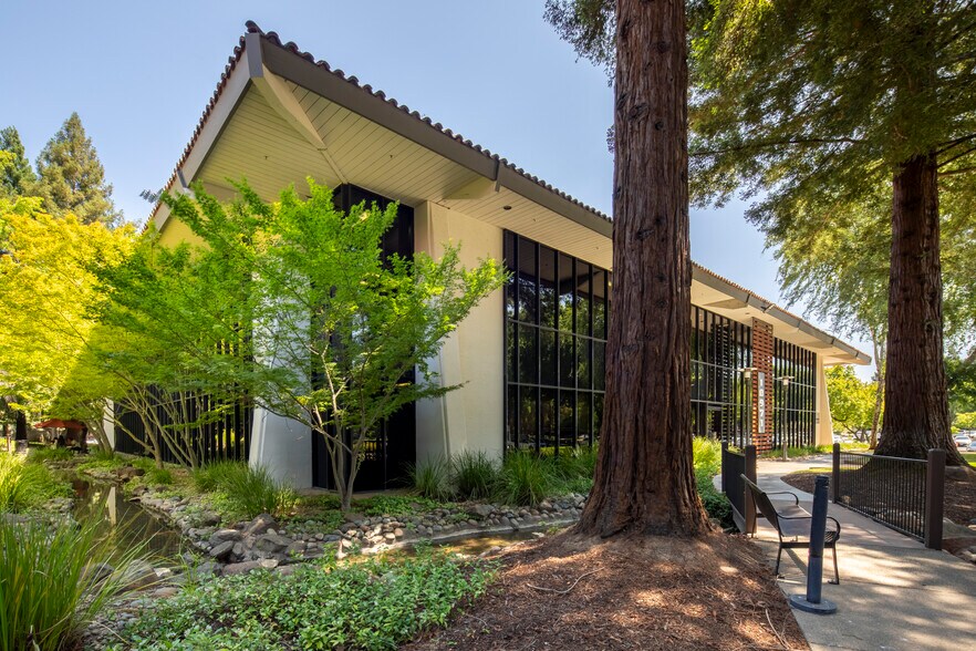 10971 Sun Center Dr, Rancho Cordova, CA à vendre - Photo de l’immeuble – Image 2 sur 9
