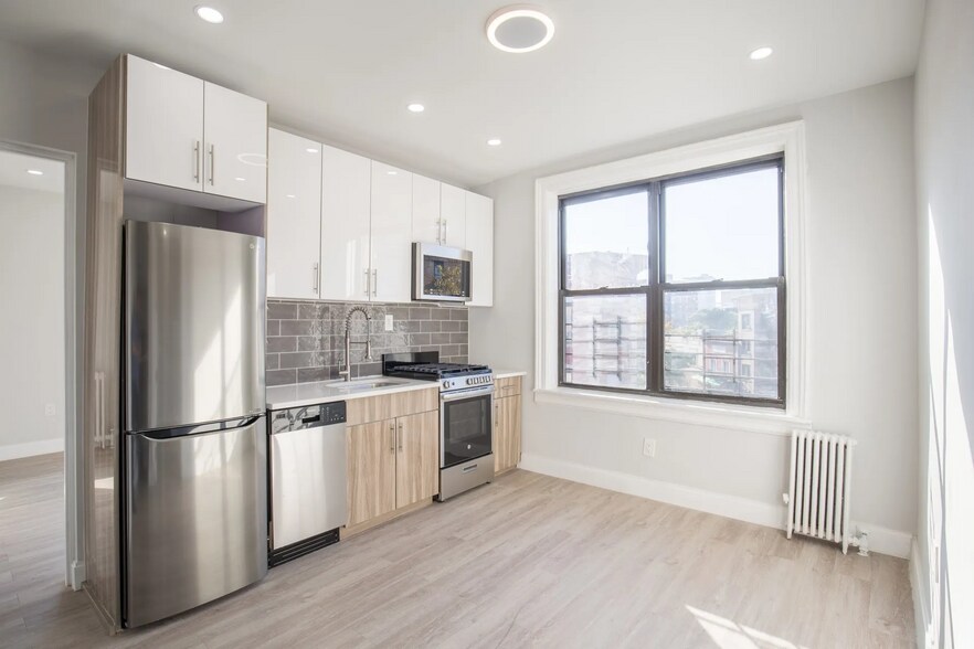 2320 Hughes Ave, Bronx, NY à vendre - Photo intérieure – Image 2 sur 10