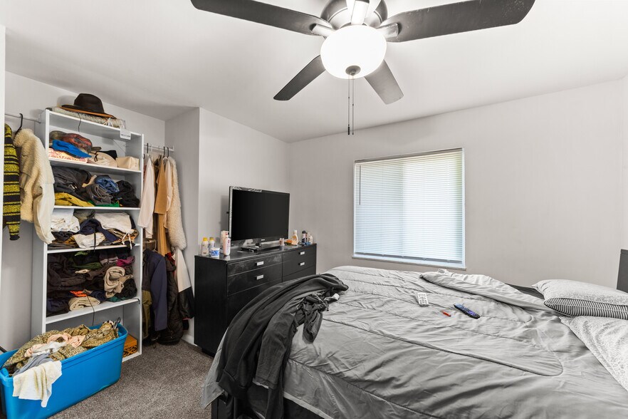 4578 E 131st St, Garfield Heights, OH à vendre - Photo de l’immeuble – Image 3 sur 15