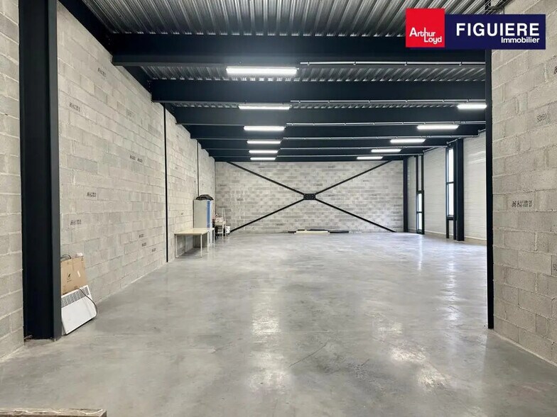 Local d'activités dans Rousset à vendre - Photo de l’immeuble – Image 3 sur 14