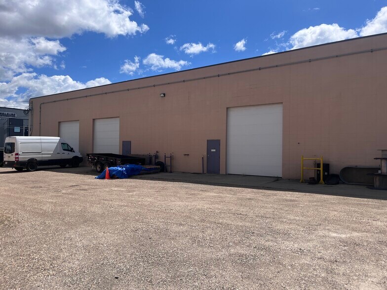 4904-4910 75 Av NW, Edmonton, AB à louer - Photo de l’immeuble – Image 3 sur 13