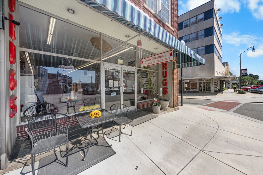 117 N Main St, Roxboro, NC à vendre - Photo de l’immeuble – Image 3 sur 37