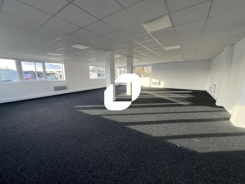 Bureau dans Trith-Saint-Léger à louer - Photo intérieure – Image 2 sur 5